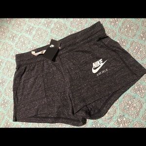 Nike women’s Vintage gym short xl